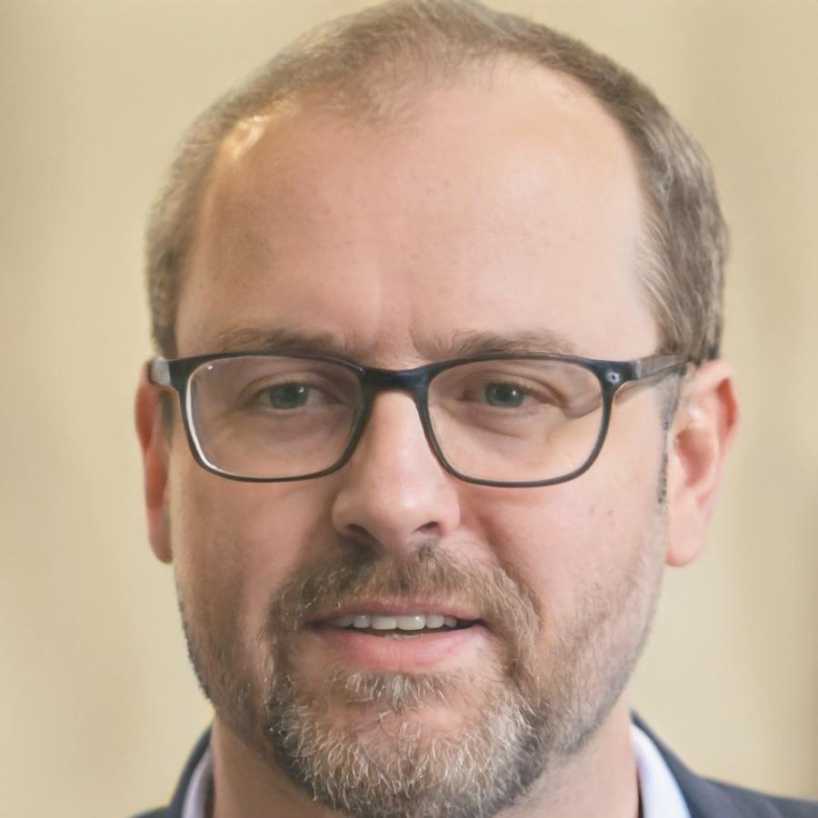Thomas Mueller, Senior Finanzanalyst